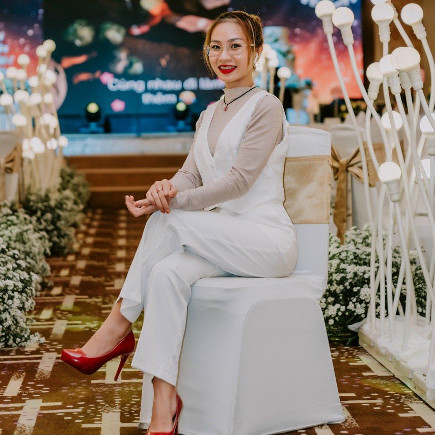 Ms Phạm Phương Loan